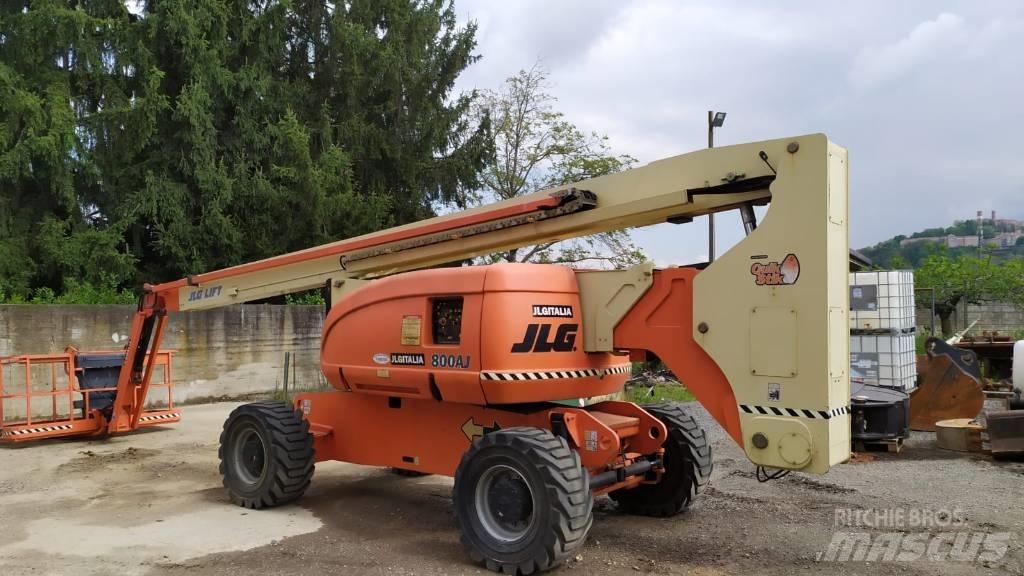 JLG 800 AJ Iseliikuvad poomtõstukid