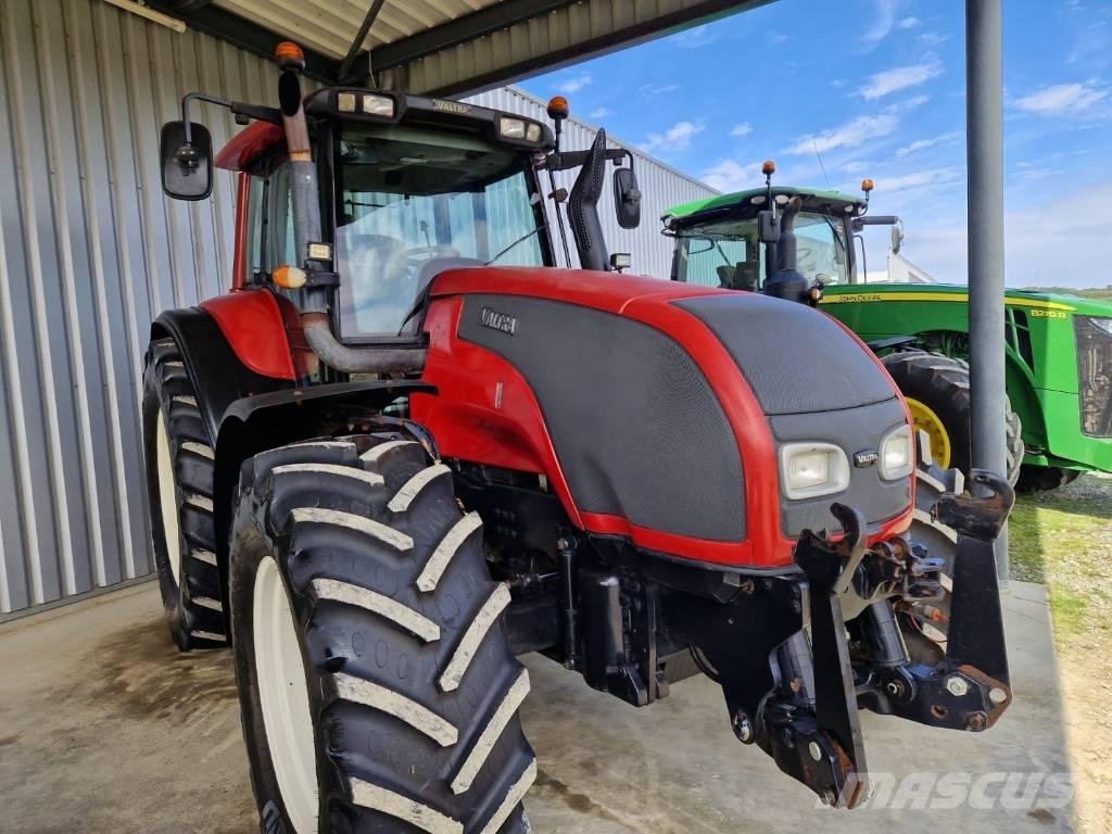 Valtra T 180 Traktorid