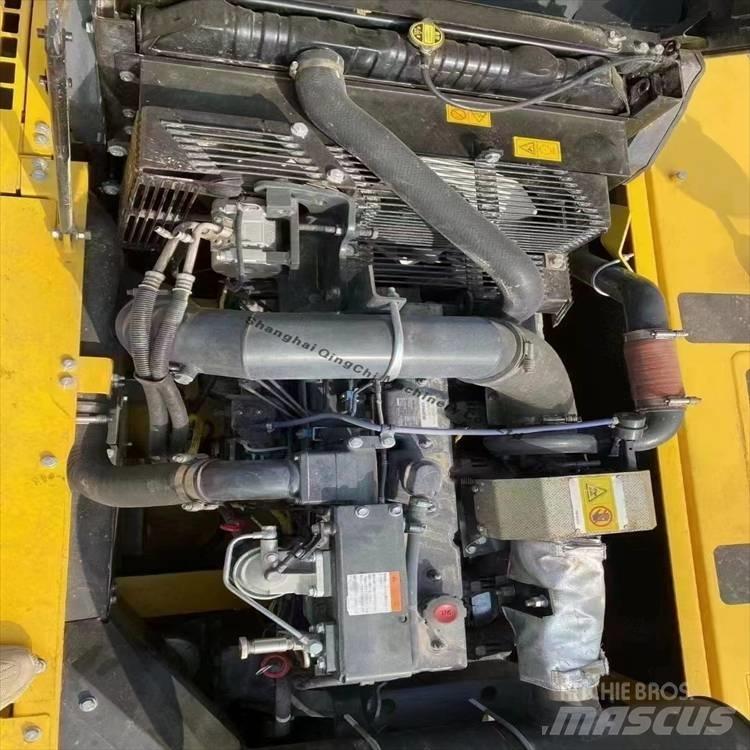 Komatsu 350 Roomikekskavaatorid