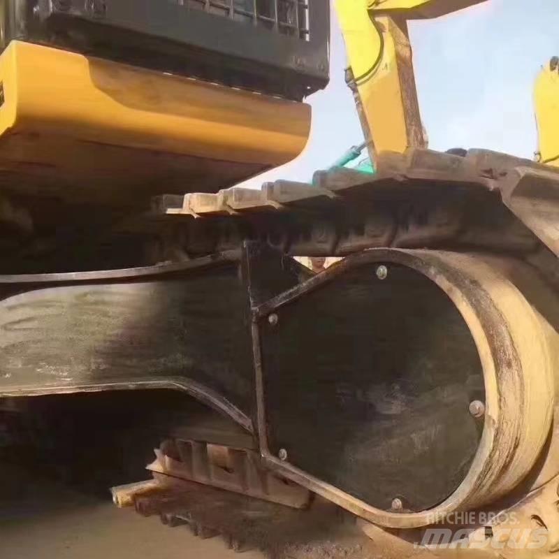CAT 340 Roomikekskavaatorid