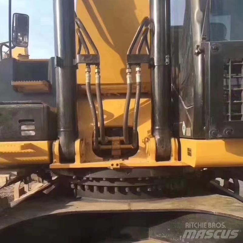 CAT 340 Roomikekskavaatorid