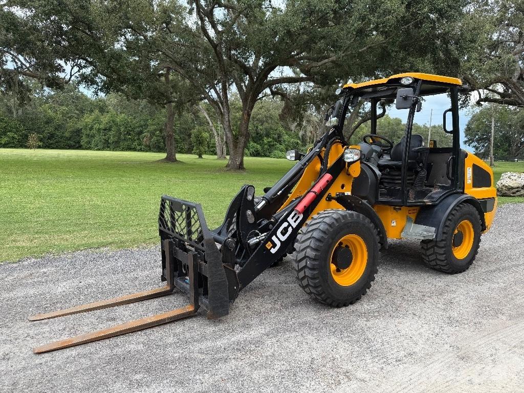 JCB 407 Rataslaadurid