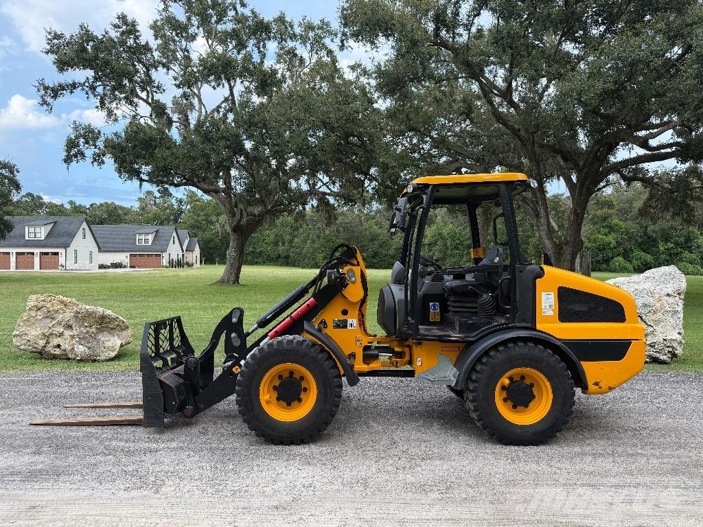 JCB 407 Rataslaadurid