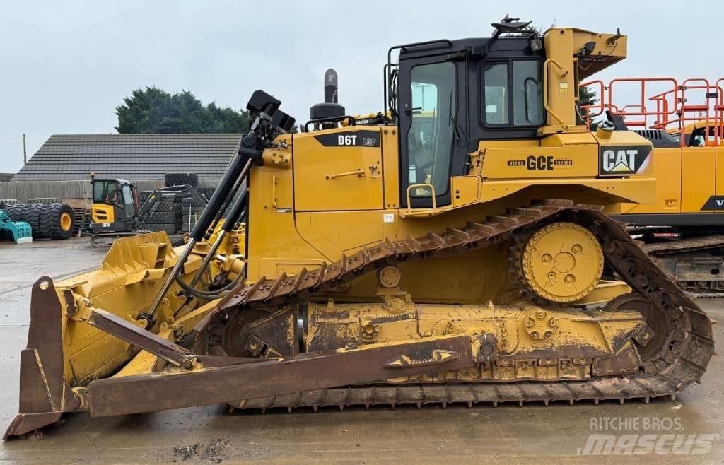 CAT D6T Buldooserid