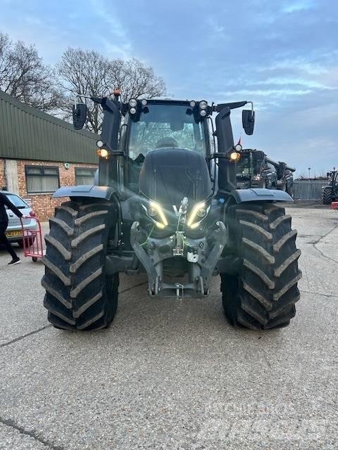 Valtra T 235 D Traktorid