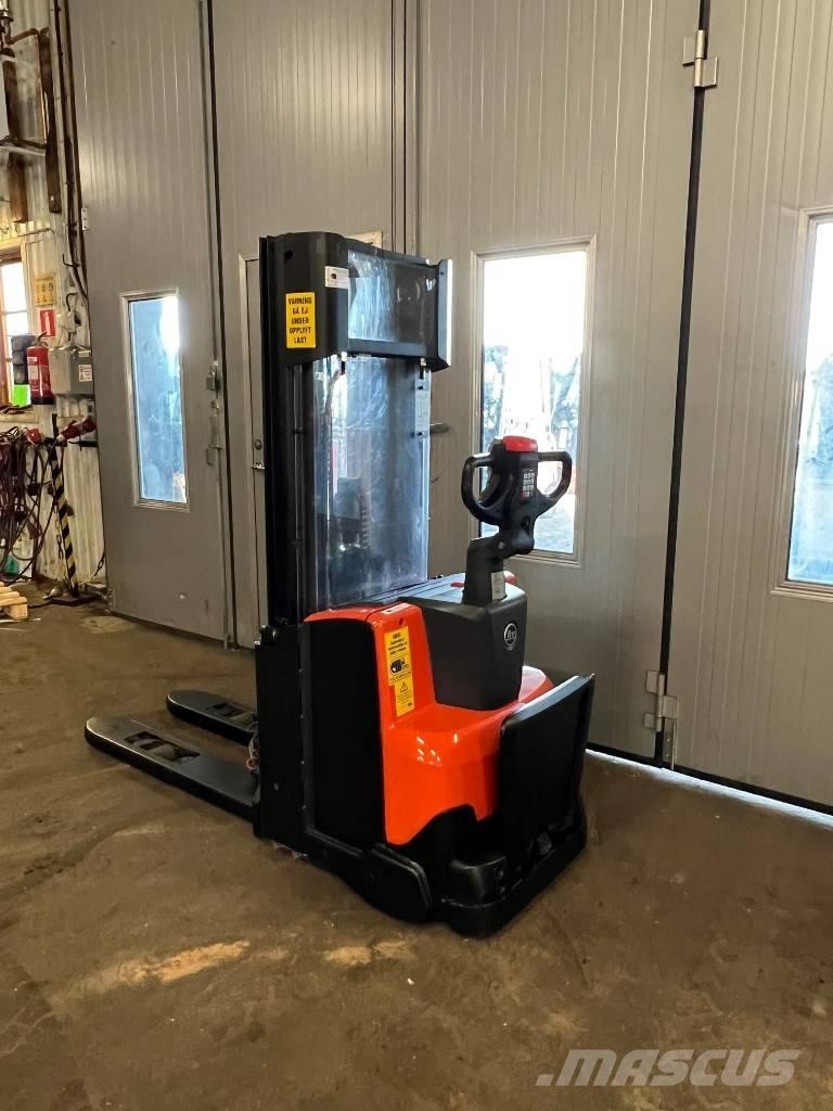 BT truck SWE 120 L Järelkäidavad virnastajad