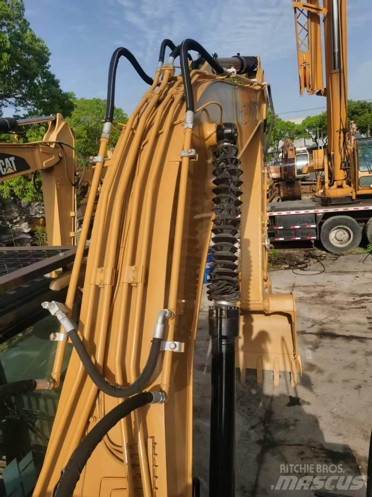 CAT 320d2 Väikeekskavaatorid 7t-12t