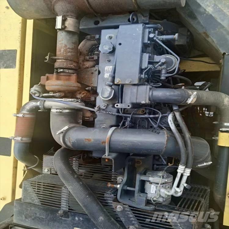 Komatsu 300 Roomikekskavaatorid