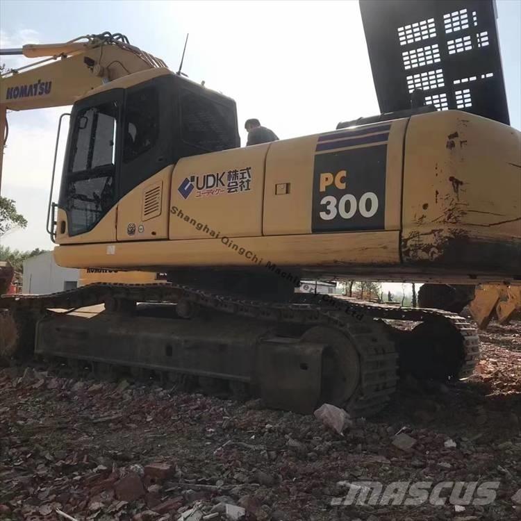 Komatsu 300 Roomikekskavaatorid