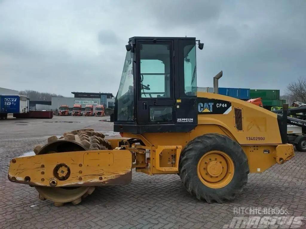 CAT CP 44 Ühe trumliga rullid