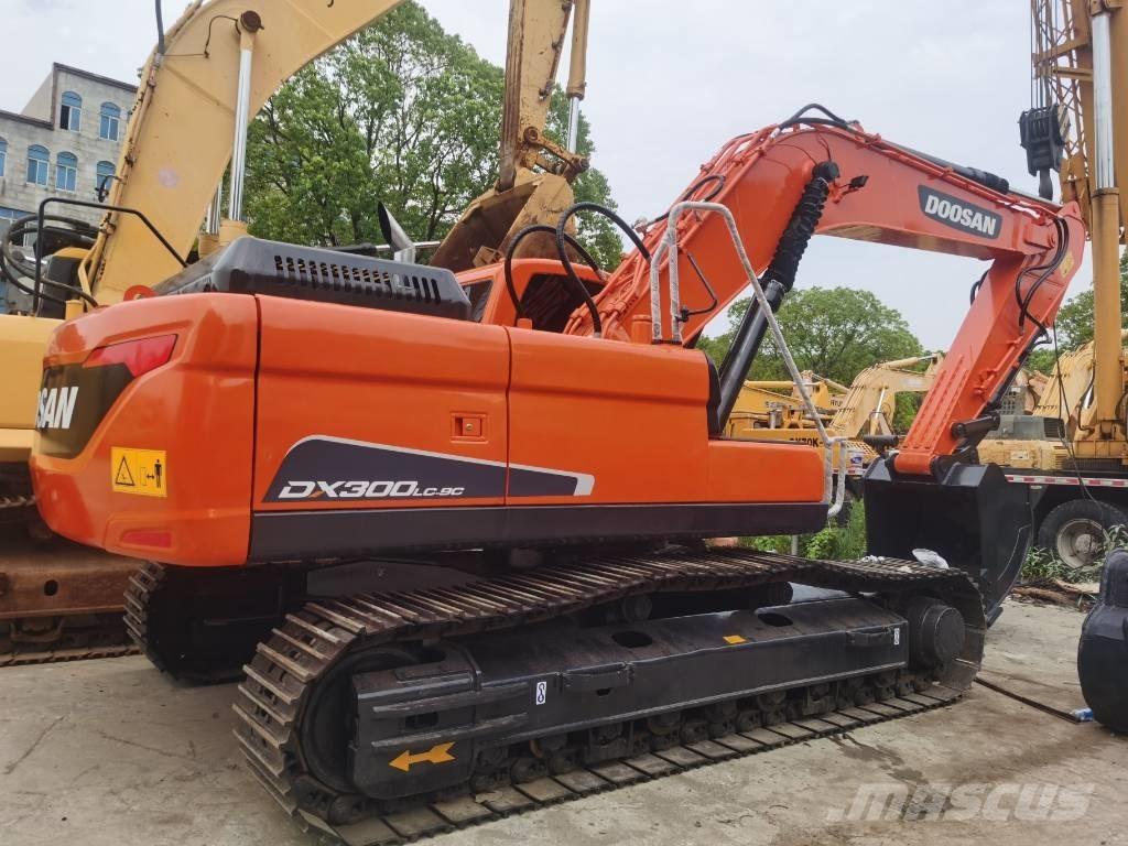 Doosan DX 300 LC Roomikekskavaatorid