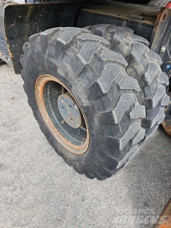 Komatsu PW 148-8 Ratasekskavaatorid