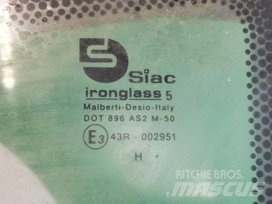 CAT TH 414C door Kabiinid