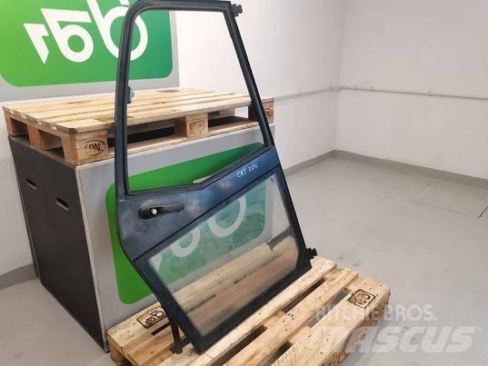 CAT TH 414C door Kabiinid