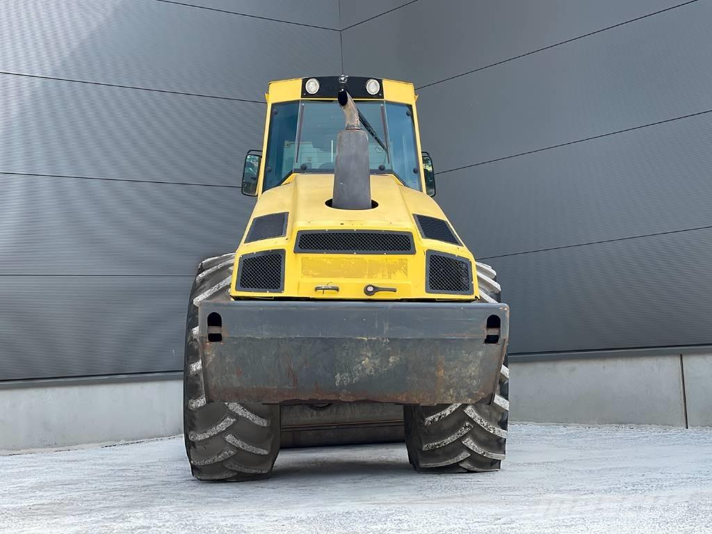 Bomag BW 213 DH-4 Ühe trumliga rullid