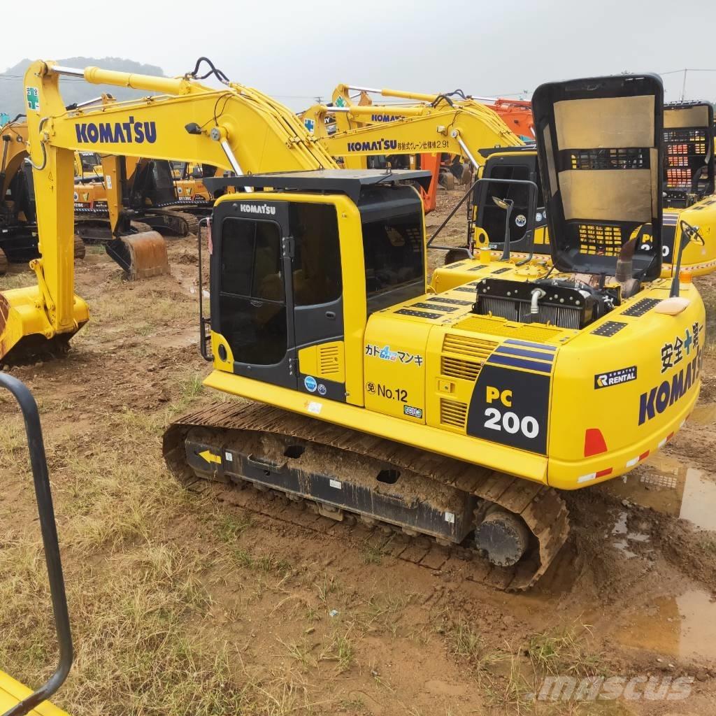 Komatsu PC200-8 Roomikekskavaatorid