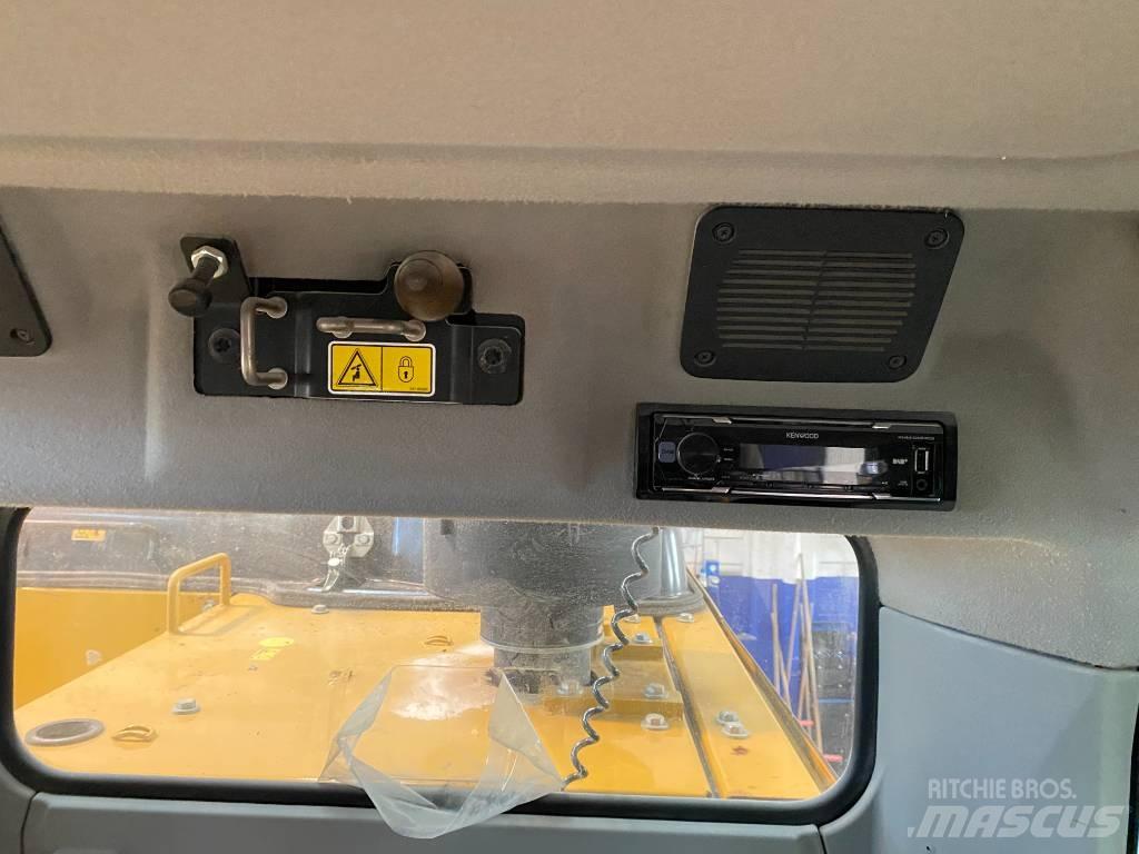 CAT 323F LN Roomikekskavaatorid