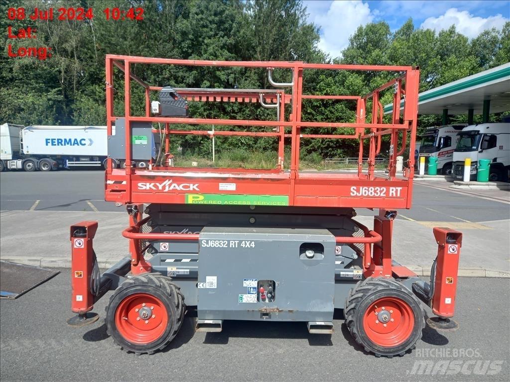 SkyJack SJ 6832 RT Käärtõstukid