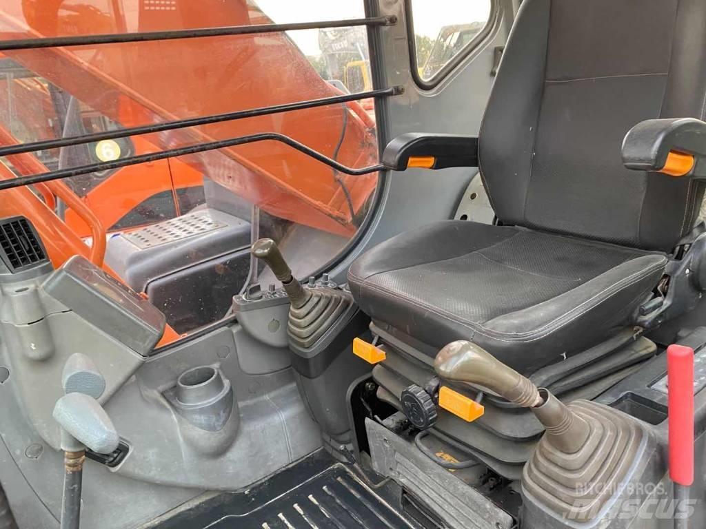 Hitachi ZX 210 Roomikekskavaatorid