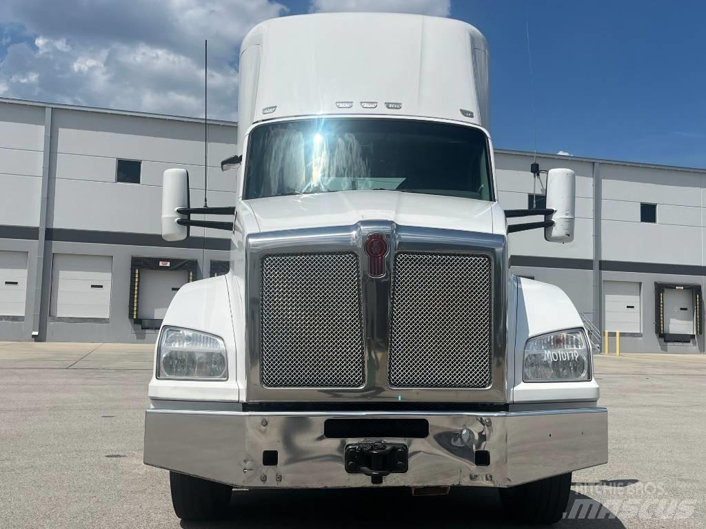 Kenworth T 880 Sadulveokid