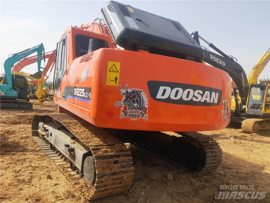 Doosan DH 225 LC-7 Roomikekskavaatorid