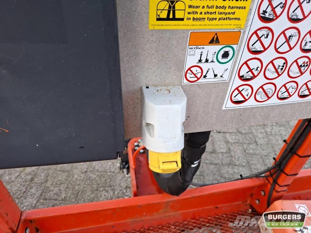 SkyJack SJ85 AJ Iseliikuvad poomtõstukid