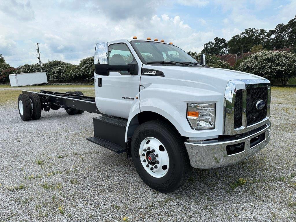 Ford F 750 Raamautod