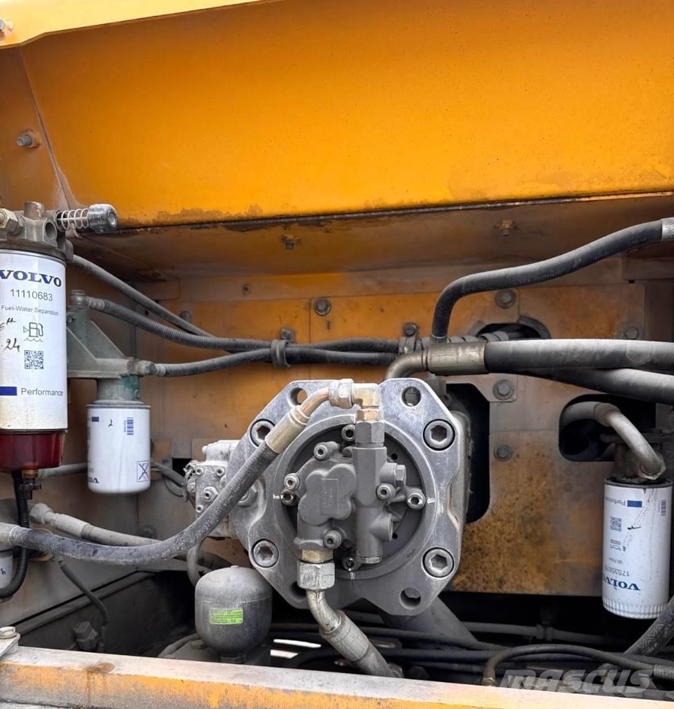 Volvo EC 300 D L Roomikekskavaatorid