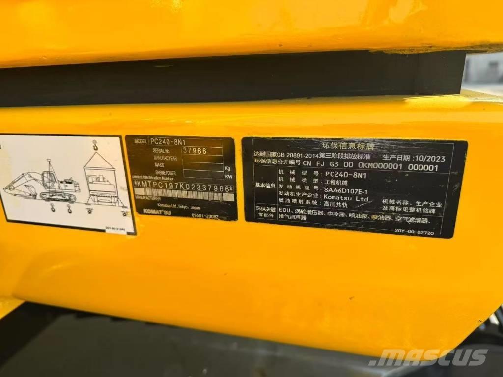 Komatsu 240-8N1 Roomikekskavaatorid