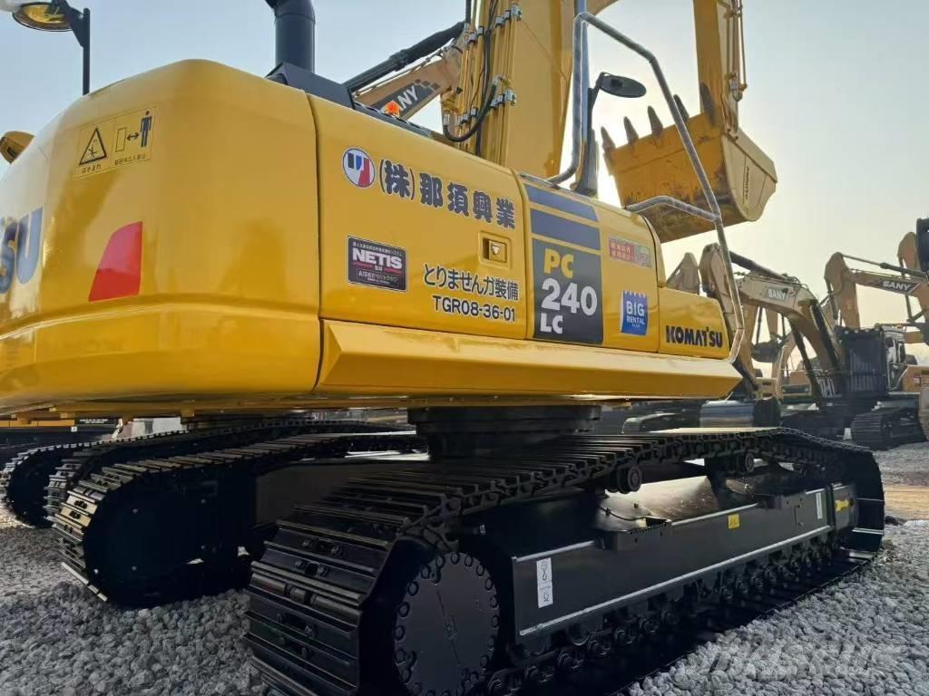 Komatsu 240-8N1 Roomikekskavaatorid