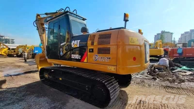 CAT 320D Roomikekskavaatorid