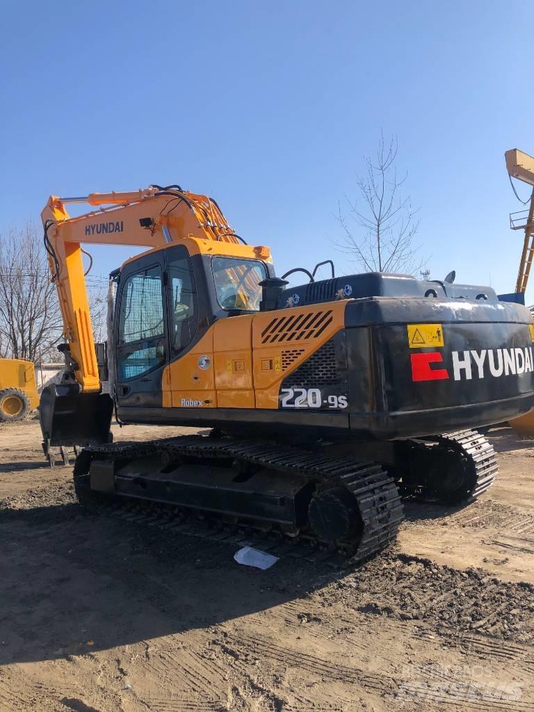 Hyundai 220-9s Roomikekskavaatorid