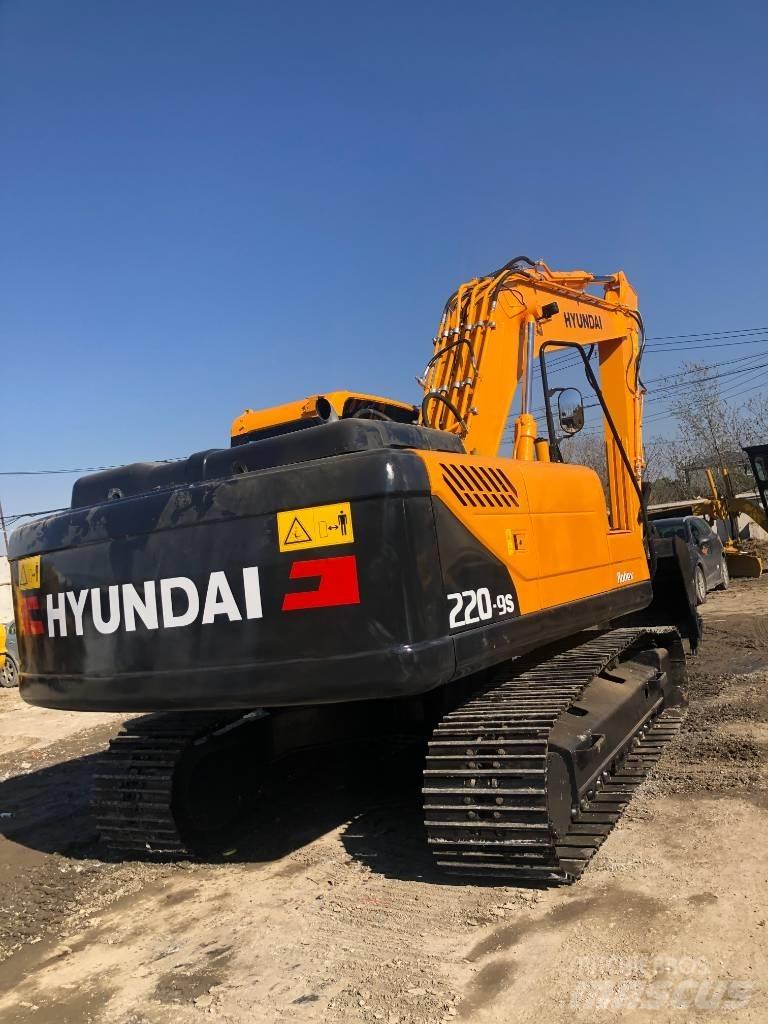 Hyundai 220-9s Roomikekskavaatorid