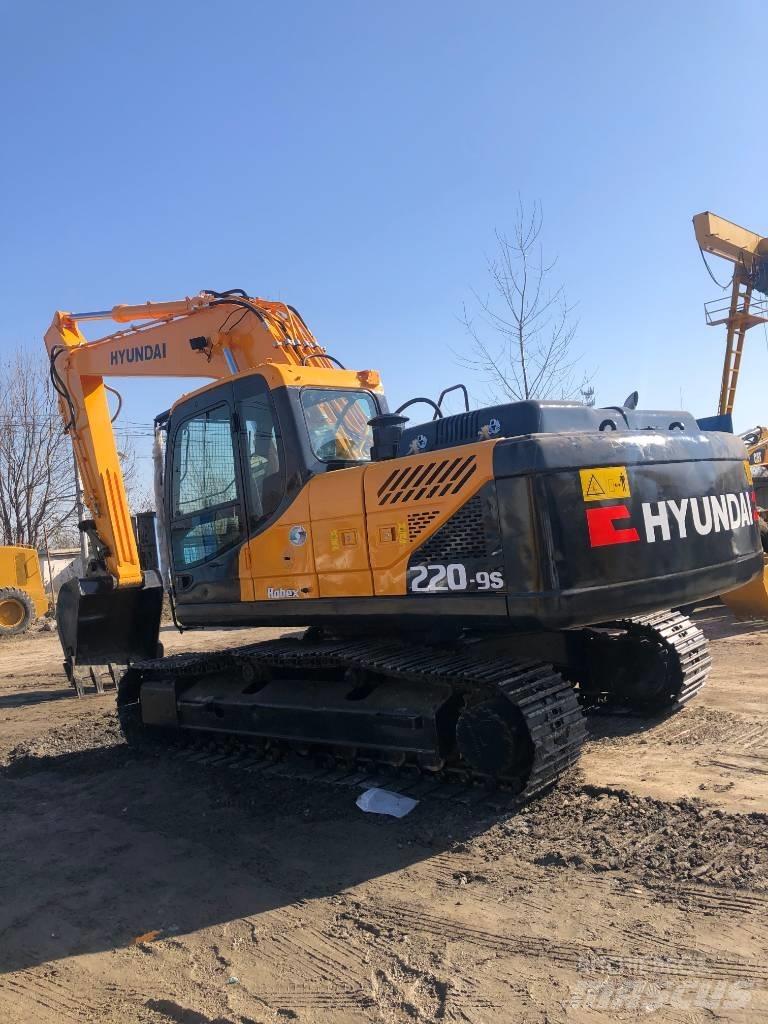 Hyundai 220-9s Roomikekskavaatorid