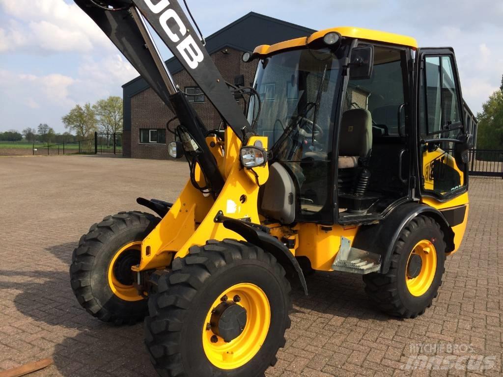 JCB 406 Rataslaadurid
