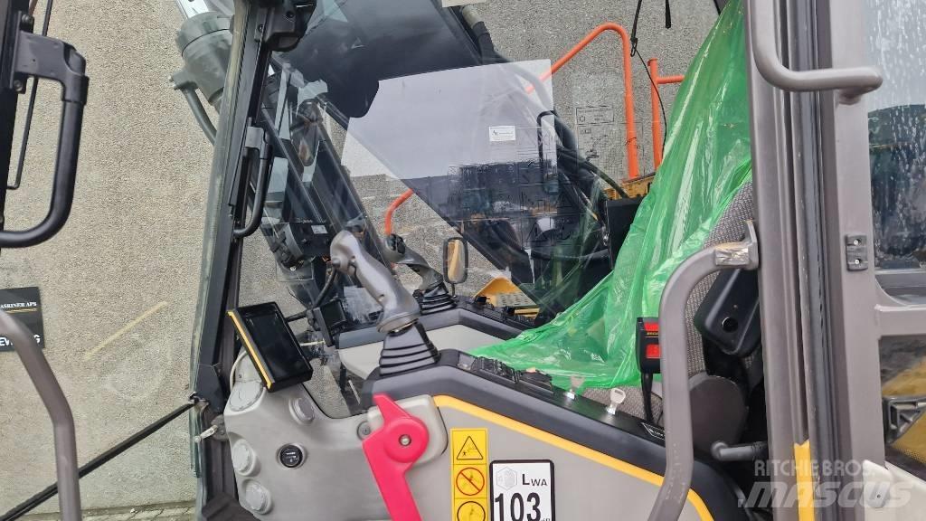 Volvo EC 250 EL Roomikekskavaatorid