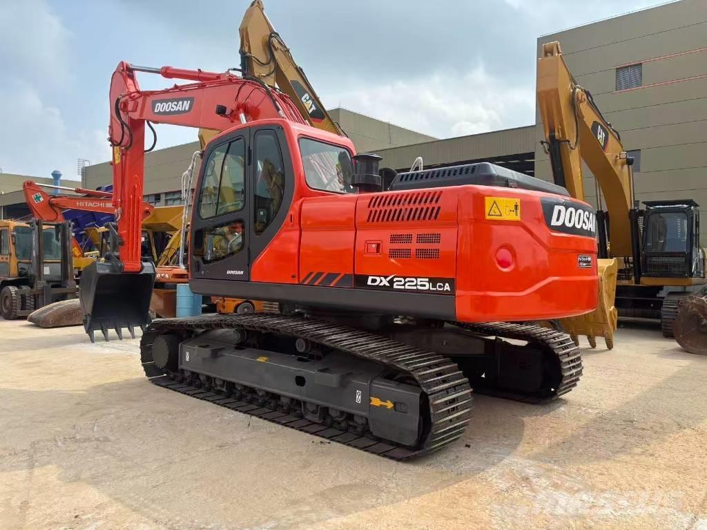 Doosan DX 225 Roomikekskavaatorid