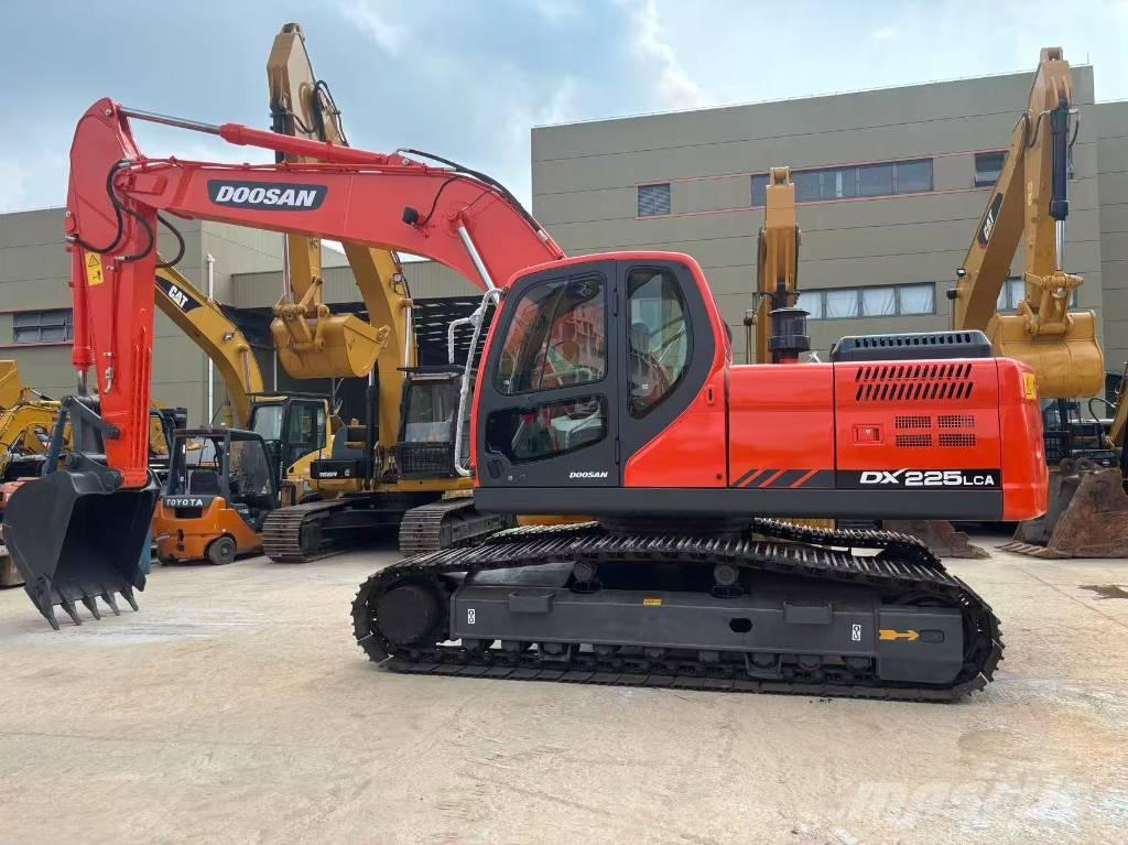 Doosan DX 225 Roomikekskavaatorid
