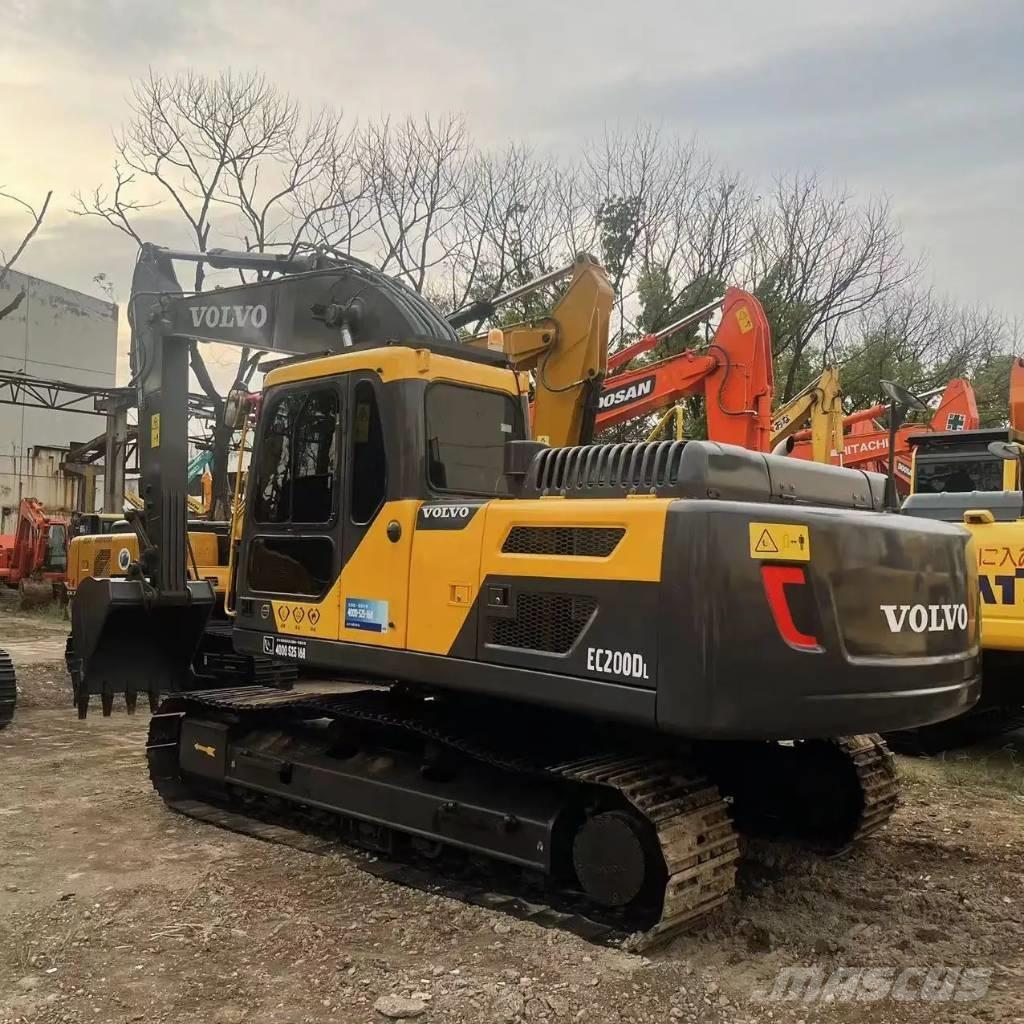 Volvo EC200D Roomikekskavaatorid
