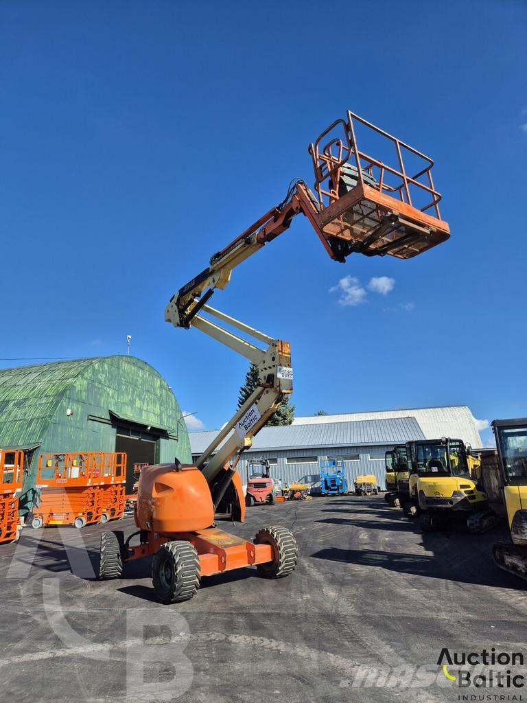 JLG 450 AJ Iseliikuvad poomtõstukid