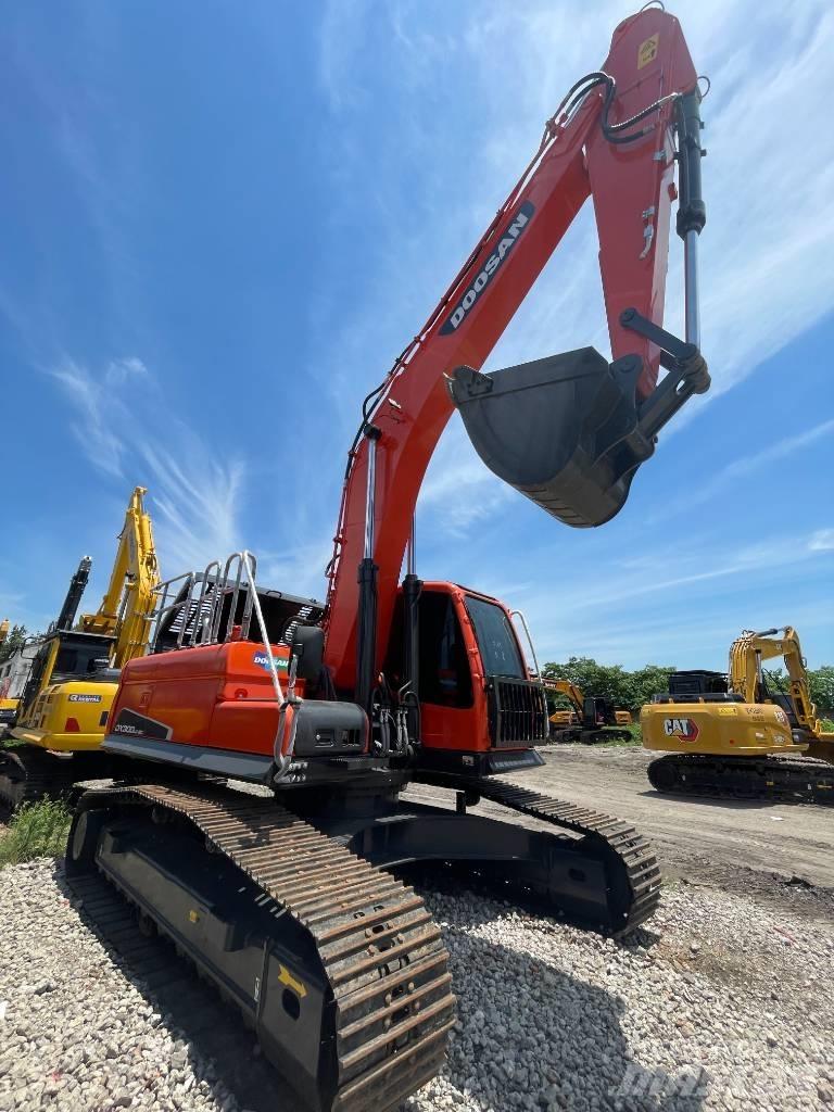 Doosan DX 300 Roomikekskavaatorid