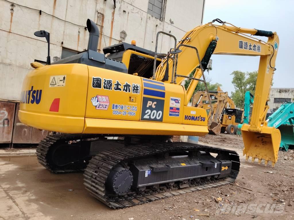 Komatsu PC 200-8 Roomikekskavaatorid