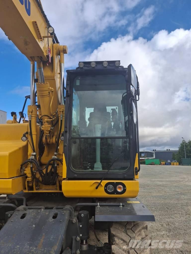 Komatsu PW158-11 Ratasekskavaatorid