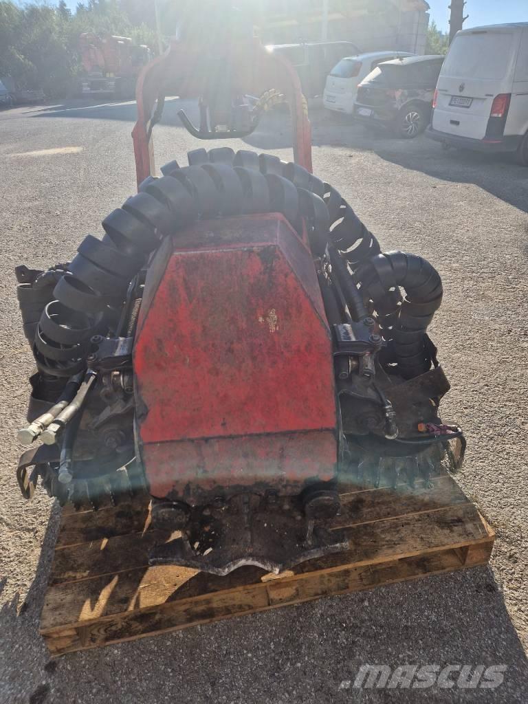 Komatsu 124 Laasijad