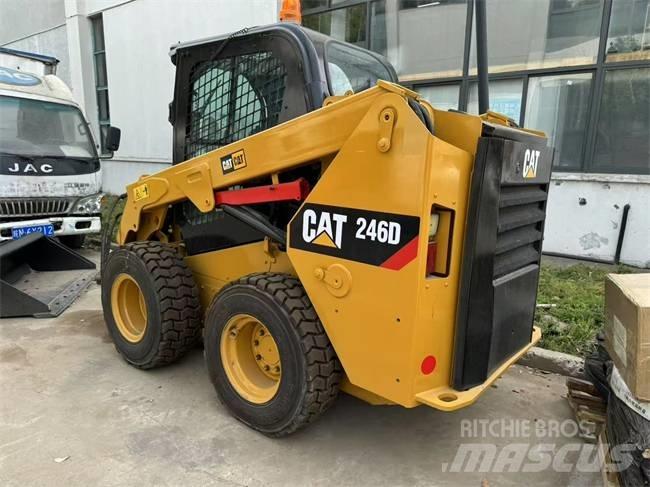 CAT 246 D Kompaktlaadurid