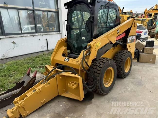 CAT 246 D Kompaktlaadurid