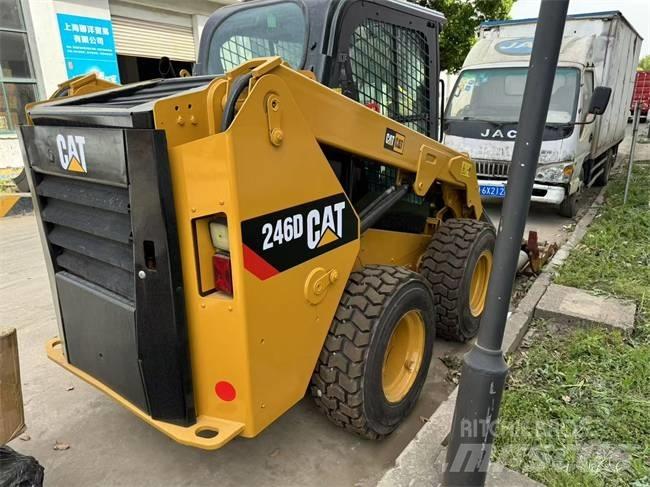 CAT 246 D Kompaktlaadurid