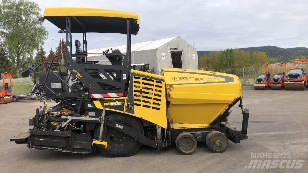 Bomag BF 300 P-2 Asfaldilaoturid