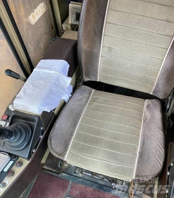 Komatsu PC 1000-1 Roomikekskavaatorid