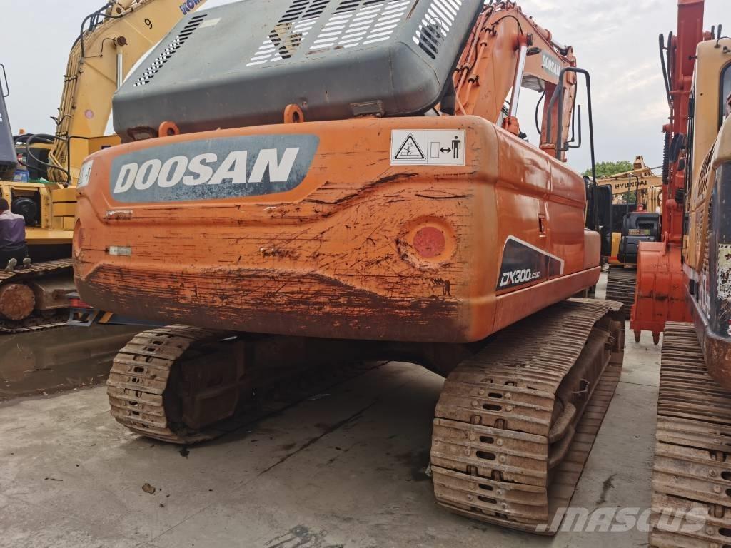 Doosan DX300LC-9C Roomikekskavaatorid